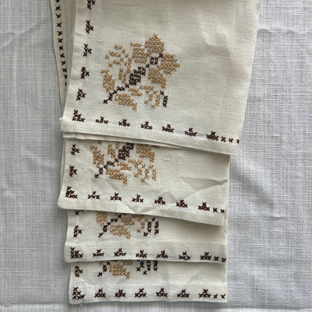 Vintage Mid Century Linen‎ Napkins Hand Embroidered Floral Set of Four